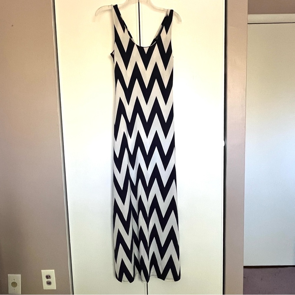 Chevron Patterned Maxi Dress - Picture 2 of 3